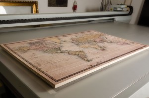 Karte auf Holz
