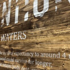 Das Holz wird speziell berabeitet, um einen rustikalen Loook zu erezugen