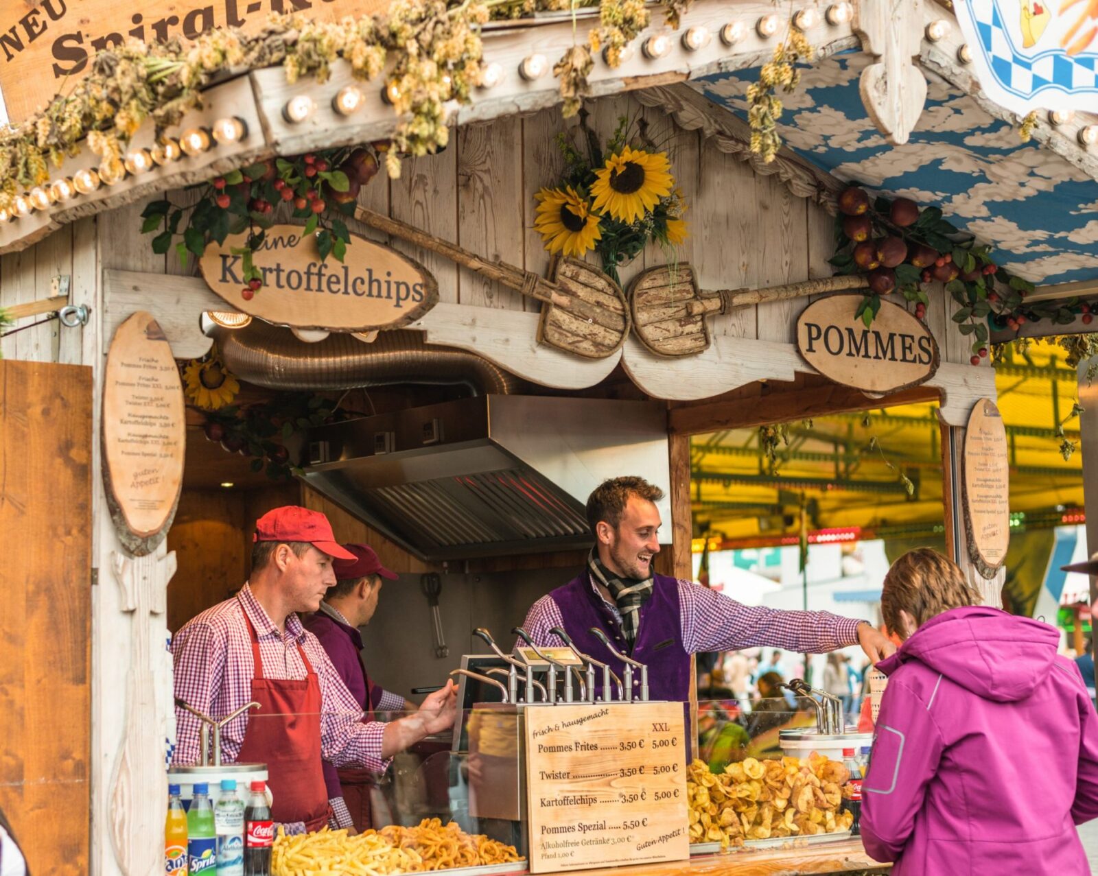 maßgeschneiderte Holzprodukte - Festhütte mit Holzdrucken