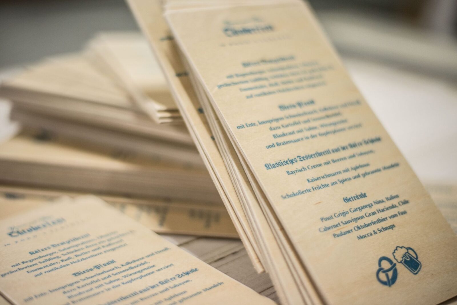 Speisekarte auf Holz - Dünne Holzkarten