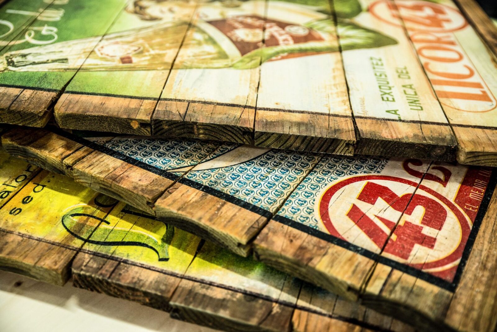 Druck auf alte Holzlatten