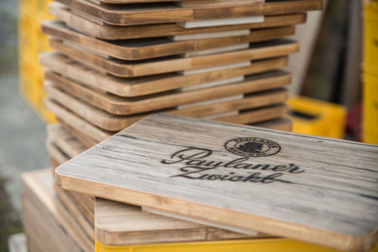 Bedruckte Bierkistenauflagen aus Holz