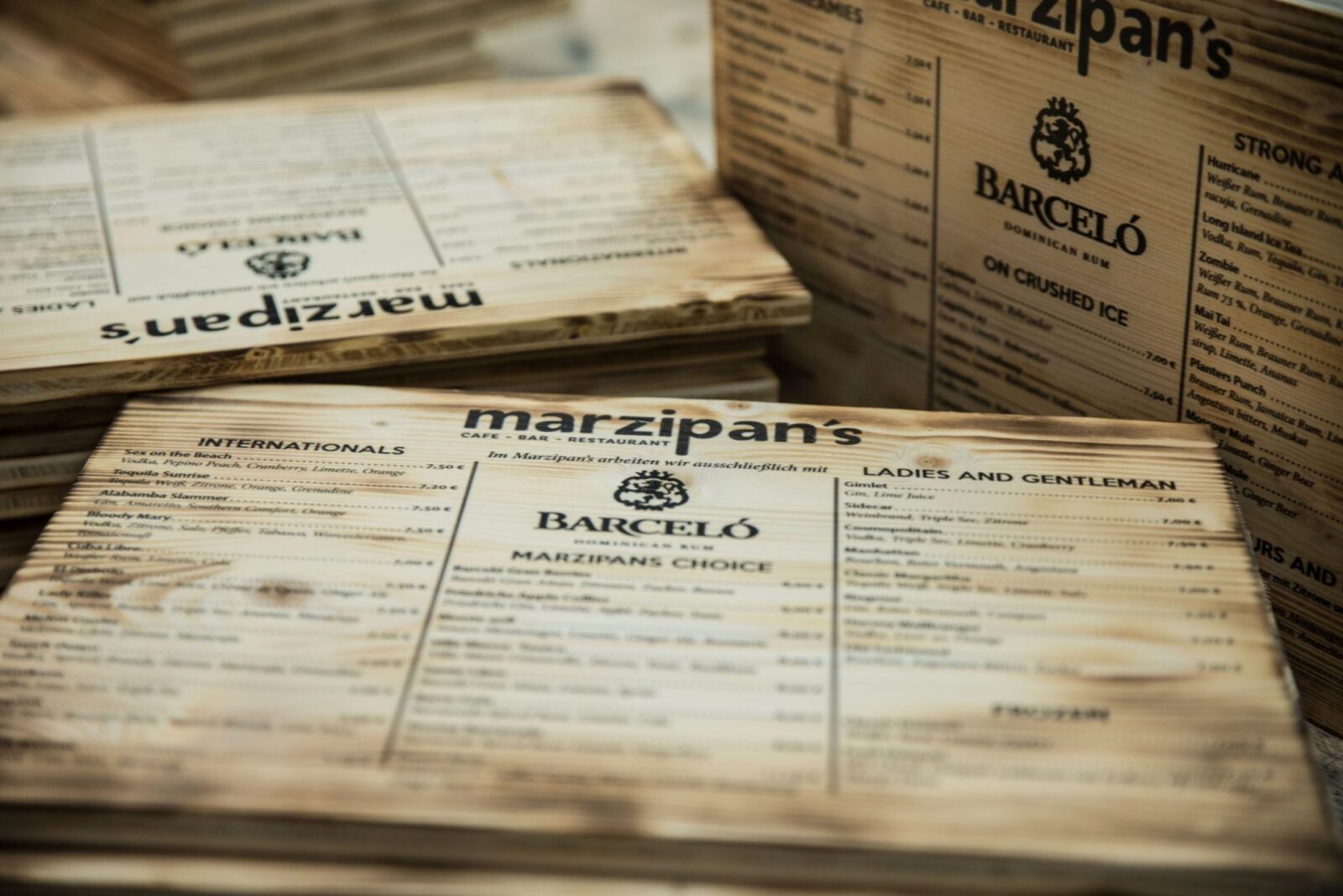 Speisekarte auf Holz - Getränkekarte gedruckt auf Holz
