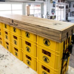 Kastenbar mit Holzdeckel