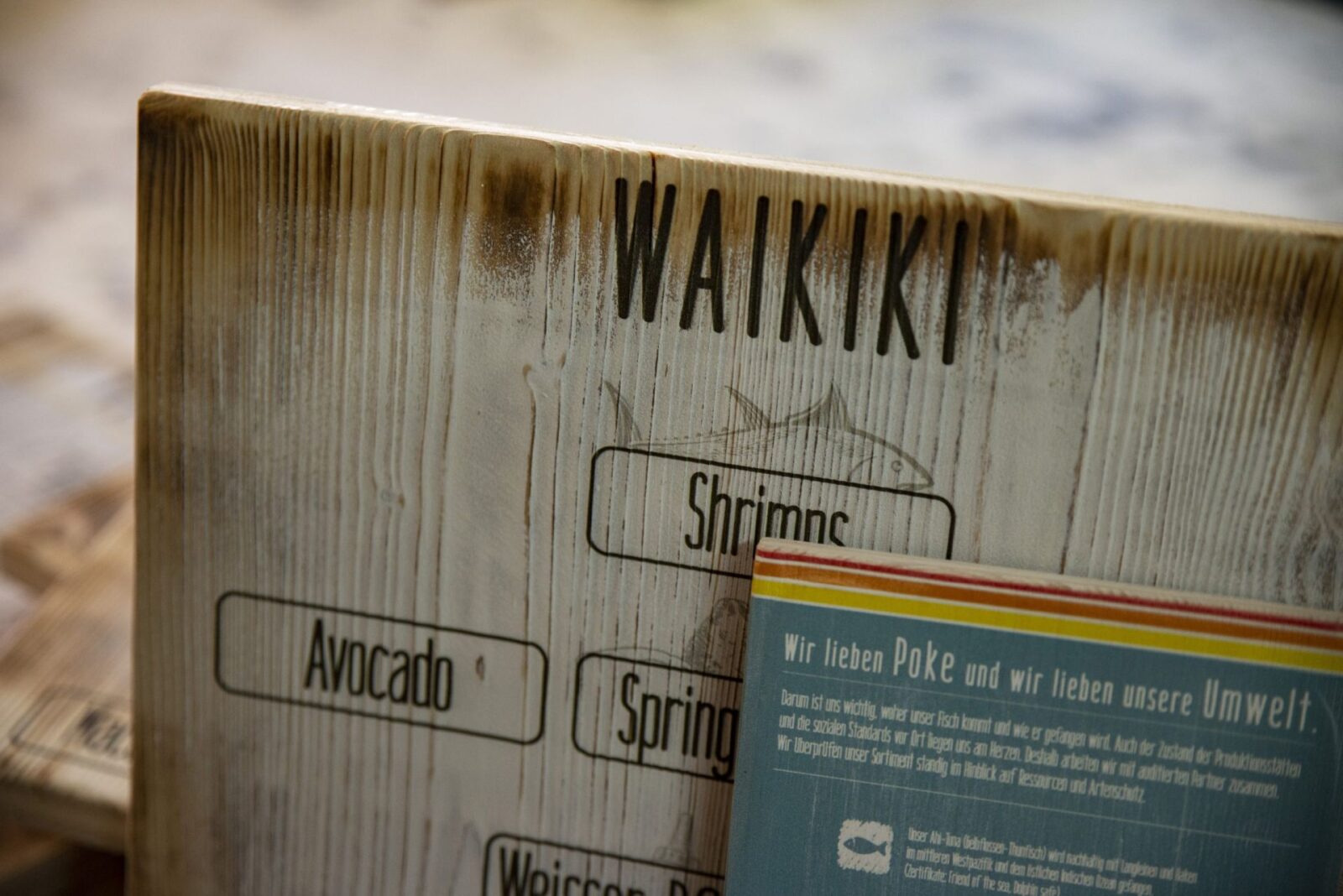 Speisekarte auf Holz - Bedruckte Holzplatten in Farbe und Schwarz-Weiß