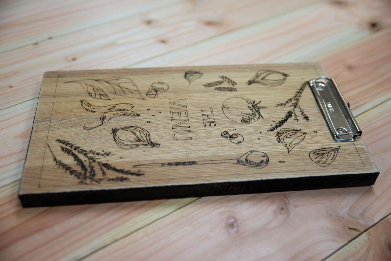 Speisekartenhalter aus Eichenholz