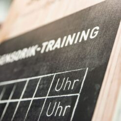 Die Felder sind mit Kreidestiften individuell beschreibbar