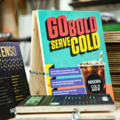 Tischaufsteller aus Holz mit farbigem Druck