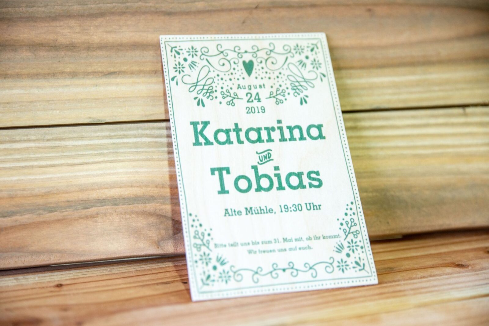 Einladungskarte zur Hochzeitauf dünnem Holz / Holzdrucke für Hochzeiten