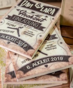 Einladungskarten-aus-dickerem-Holz Holzdrucke für Hochzeiten