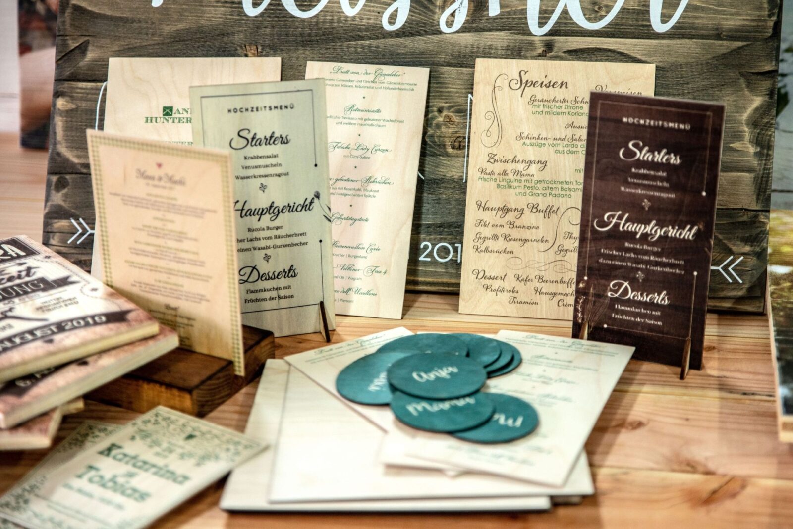 Überblick-über-unsere-Hochzeitsartikel-aus-Holz / Holzdrucke für Hochzeiten