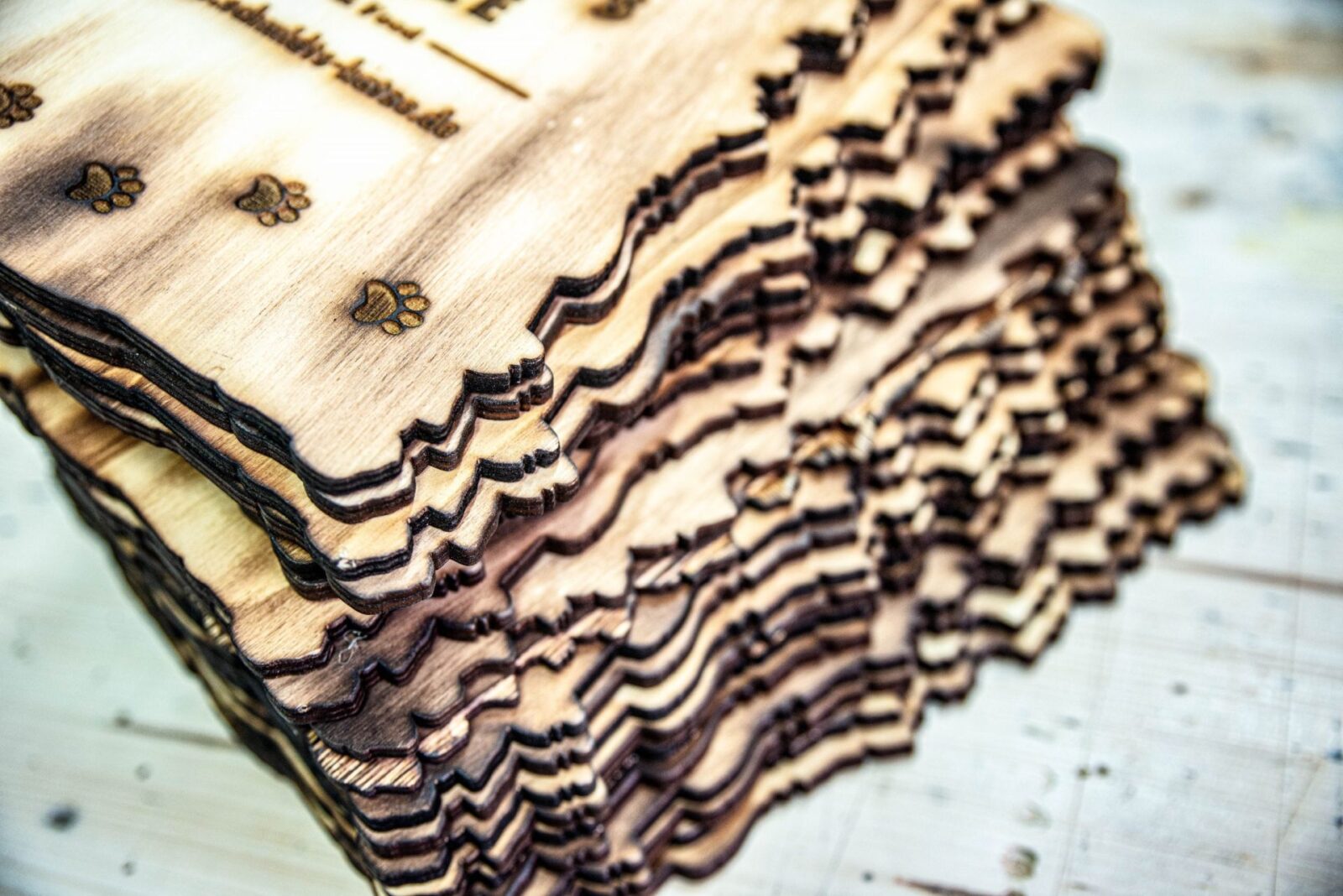 Formgelaserte Klemmbretter mit Laser-Gravur