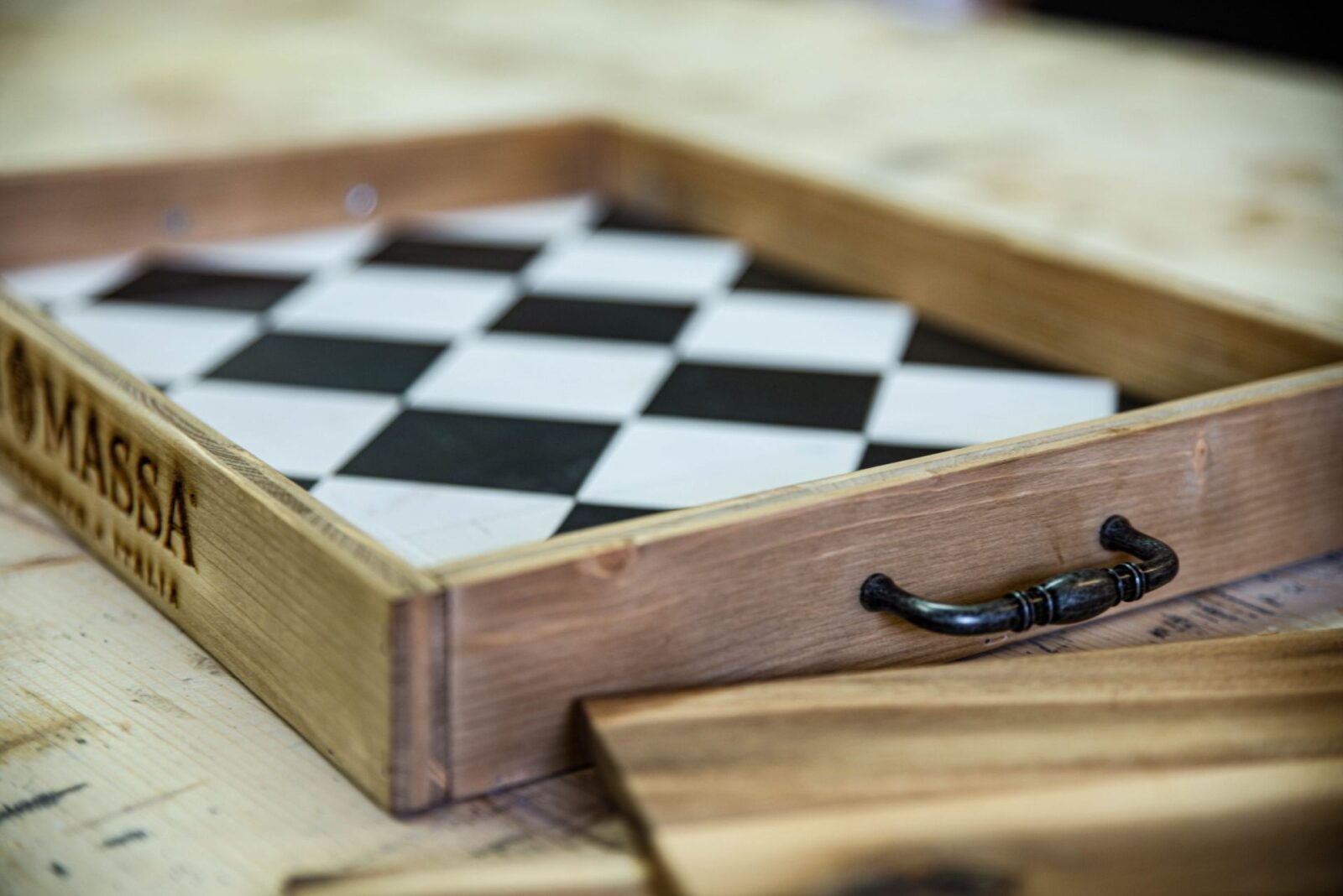 maßgeschneiderte Holzprodukte - Tablett mit Lasergravur