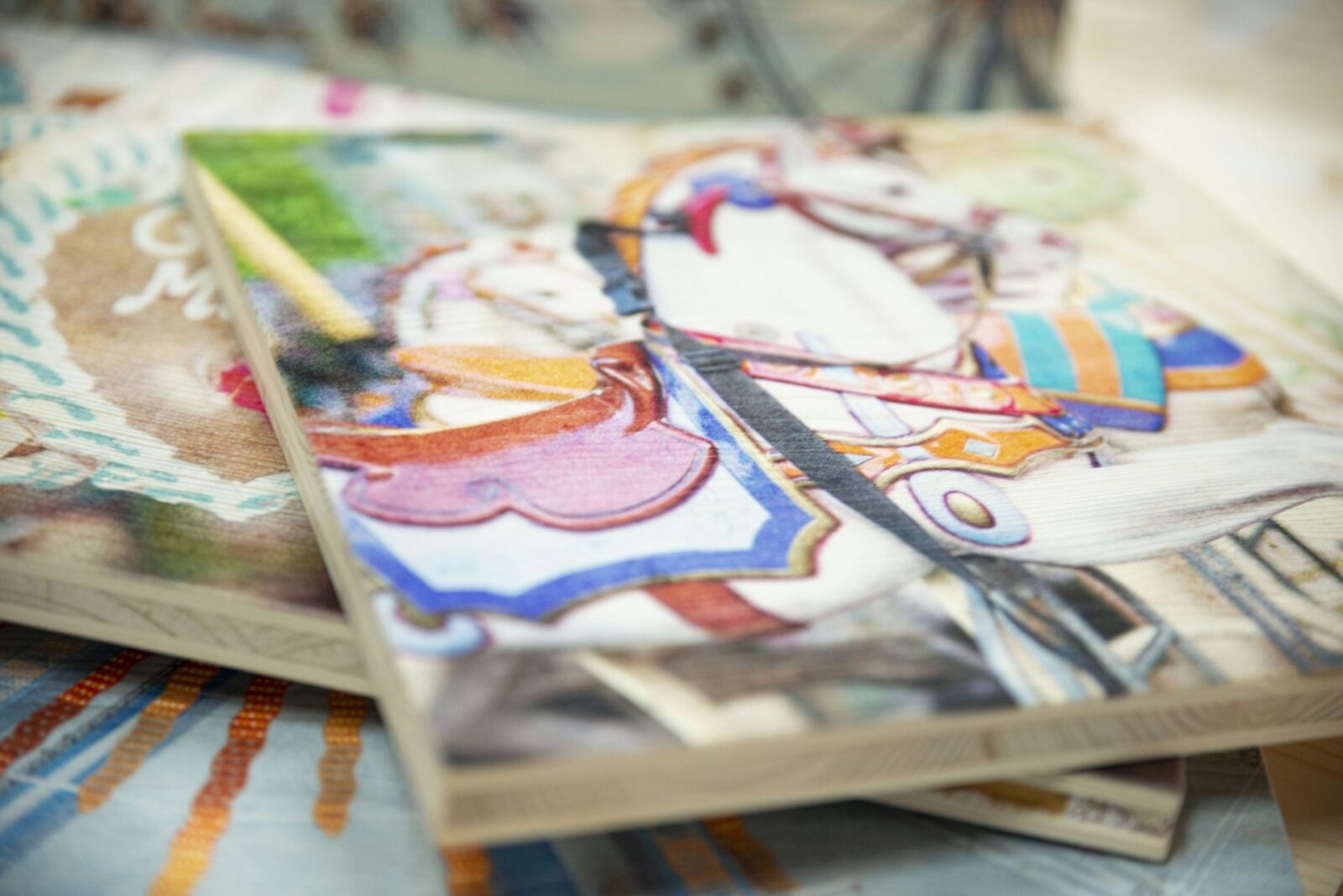 zur aktuellen Lage - bunter Holzdruck