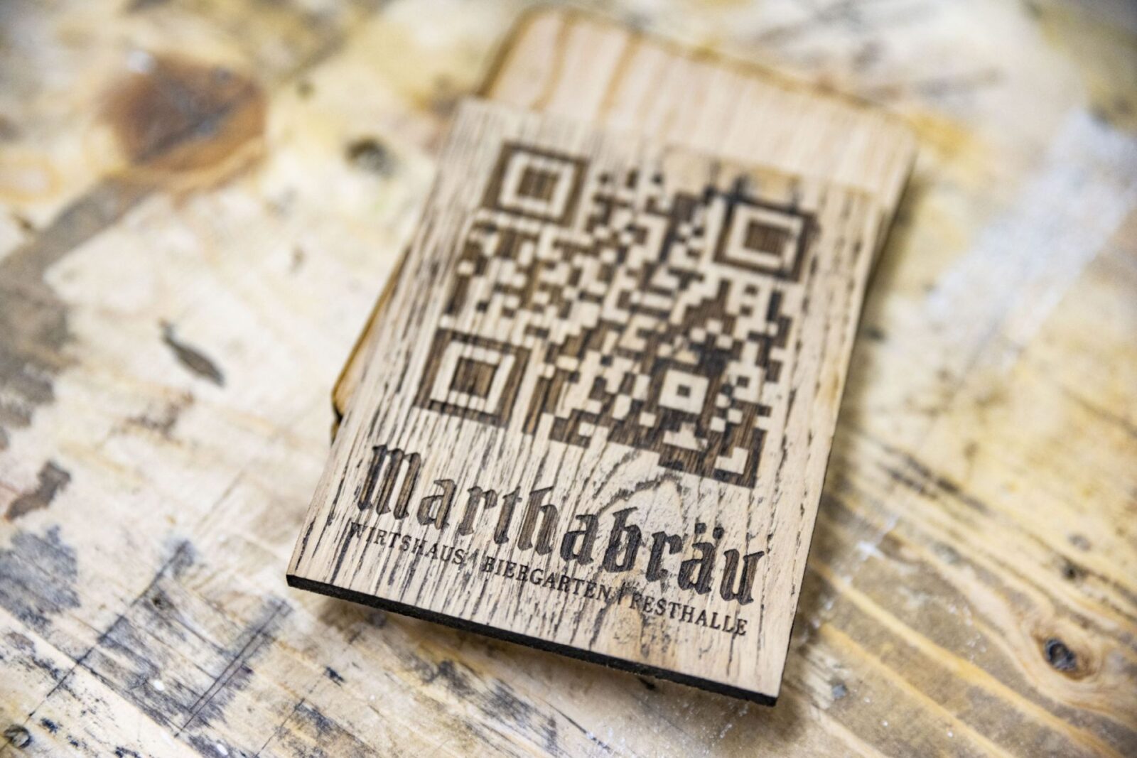 QR- Code auf Holz