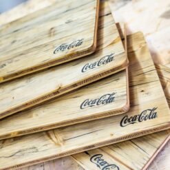 Bierkistenauflagen aus Holz für Paulaner im Eichenholz - Look, aufgefächert