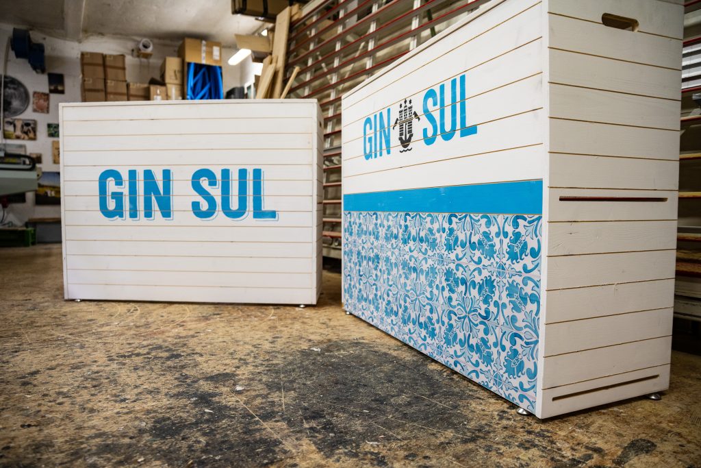 Klappbare Bar aus Holz für Promotions für Gin Sul