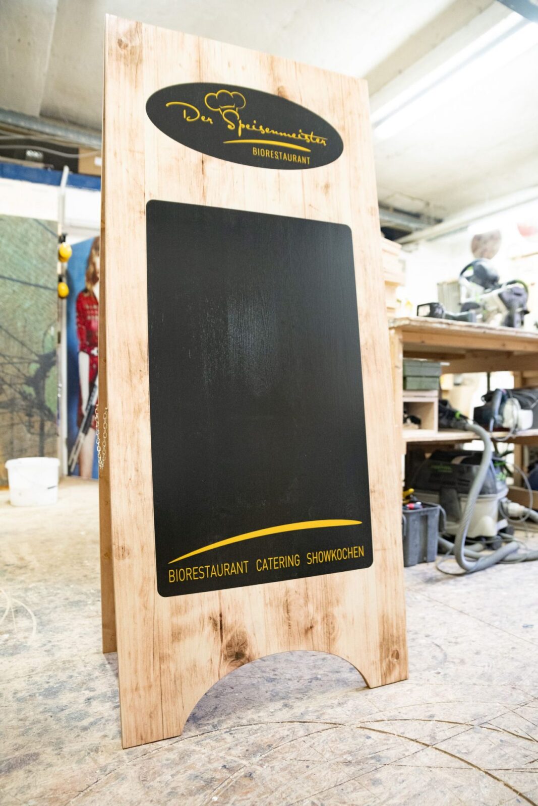 Kundenstopper mit rund gefrästem Fuß