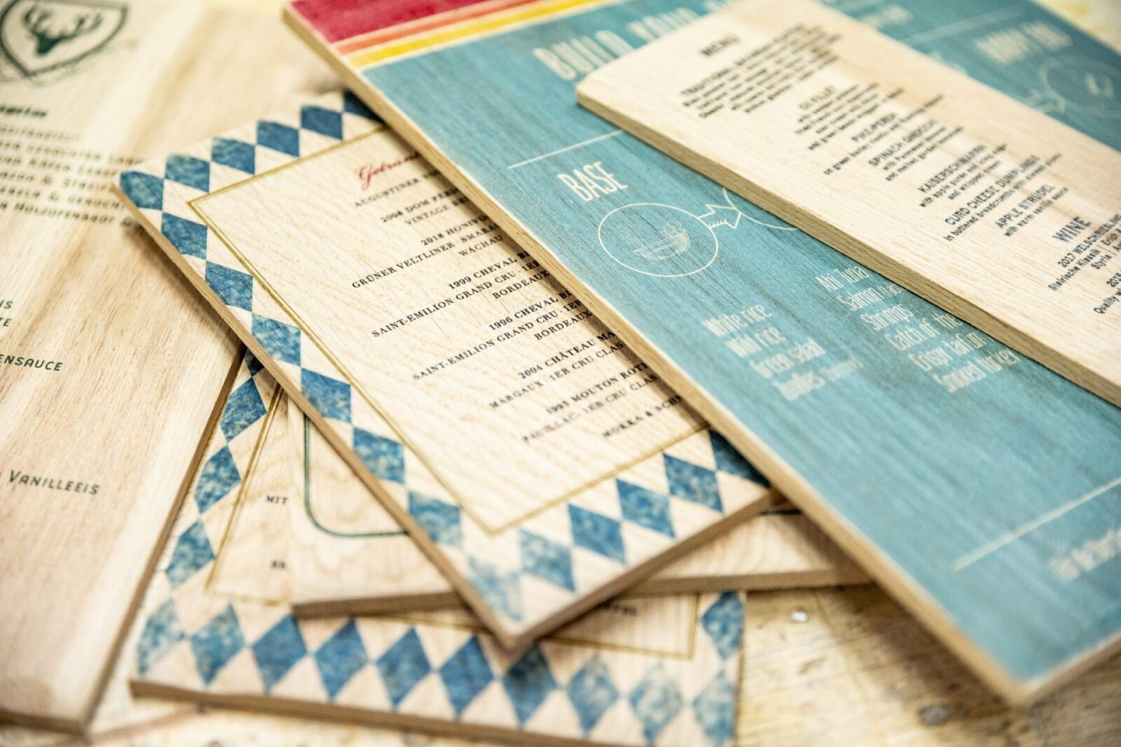 Speisekarten auf Eiche gedruckt