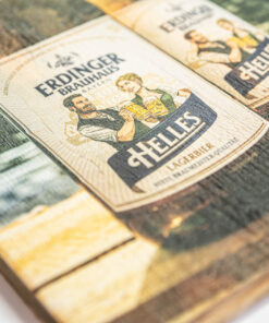 Bedrucktes Schild aus altem Holz