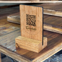 Holz QR-Code Karten aus Eiche mit Sockel