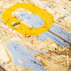 Detailaufnahme der Holzstruktur. Die großen Späne verleihen ein besonderes Augenmerk