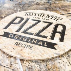 Die deutliche Holzstruktur verleiht ein interessantes Aussehen