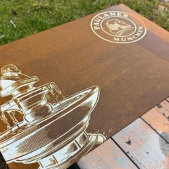 Schilder aus Cortenstahl