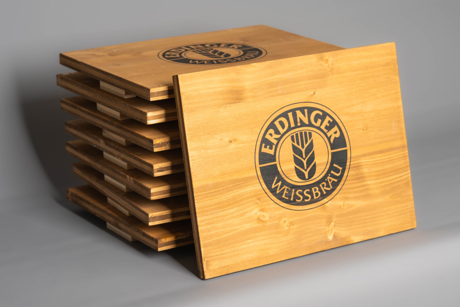 farblich warme, gebeizte Bierkistenauflagen