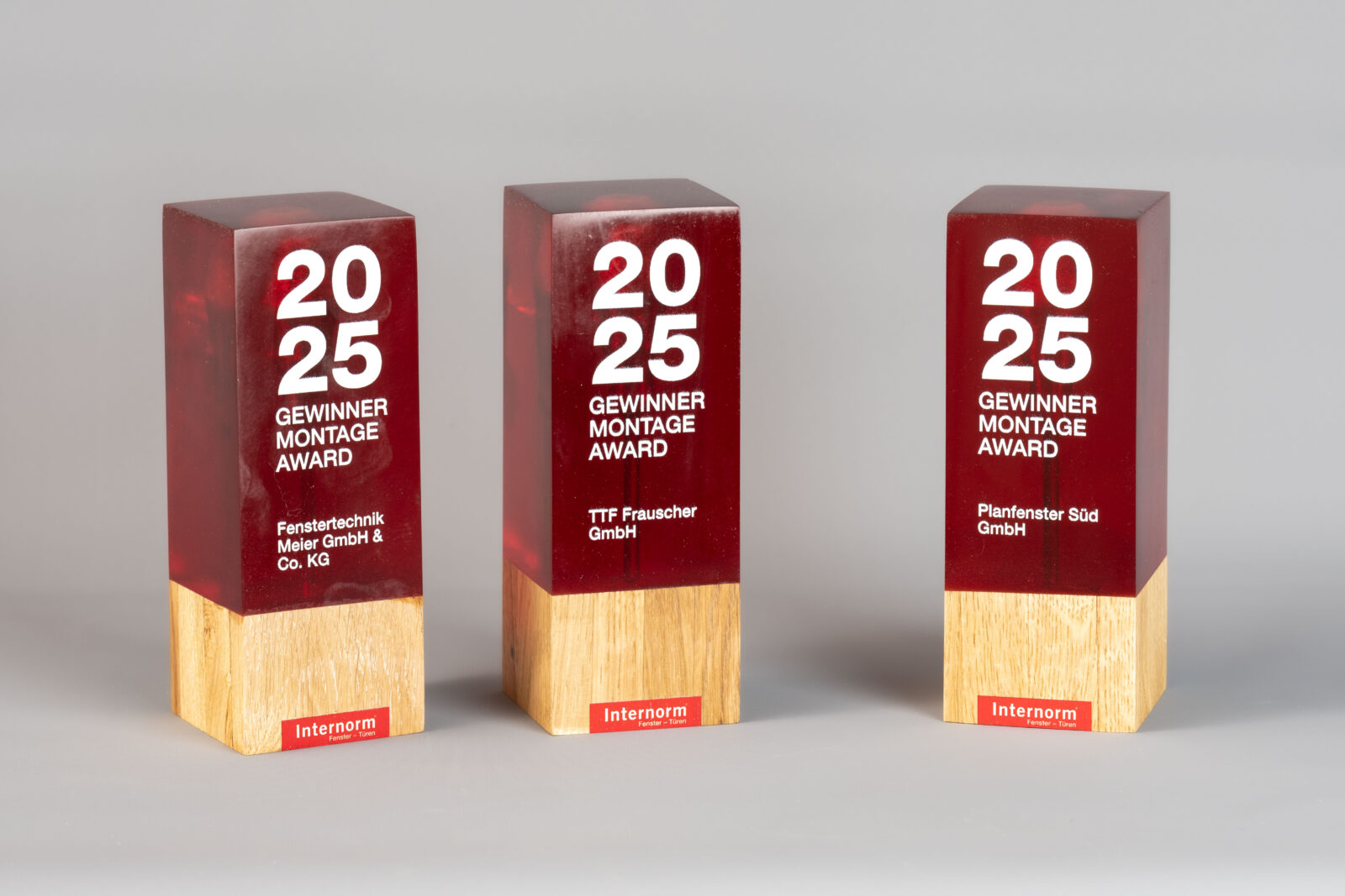 3 Handgefertigte Pokale aus Holz und farbigem Kunstharz - individuell gestaltet.