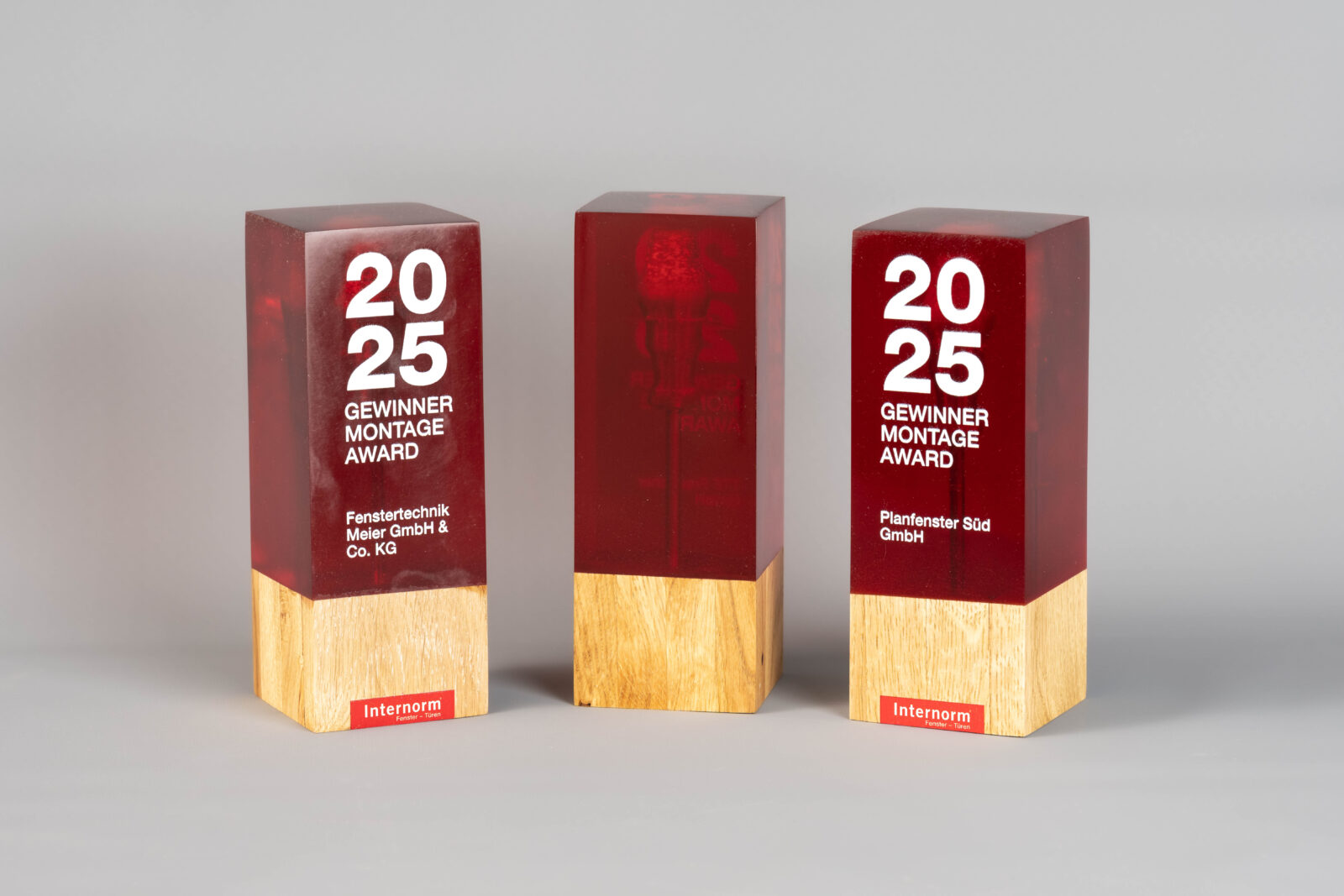 3 Handgefertigte Pokale aus Holz und farbigem Kunstharz - individuell gestaltet.