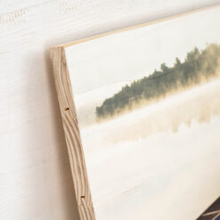 Die Ecke von einem Fotodruck auf Neue Holzlatten. Man sieht an der Seite, wie die Holzlatten zusammengefügt worden sind, um eine gesamte Fläche für das Bild zu kreieren.