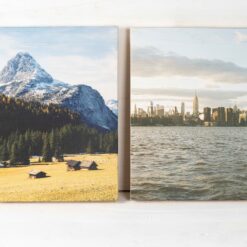 Zwei Bilder auf neuen Holzlatten gedruckt - neben einander stehend.