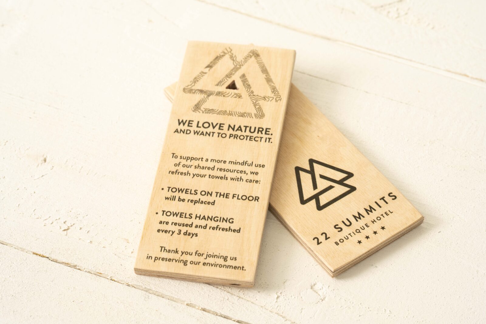 Individuell geformtes Holzschilder aus Multiplex-Birke.